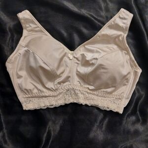 NWOT Rhonda Shear Elegant Cream Lace Bra